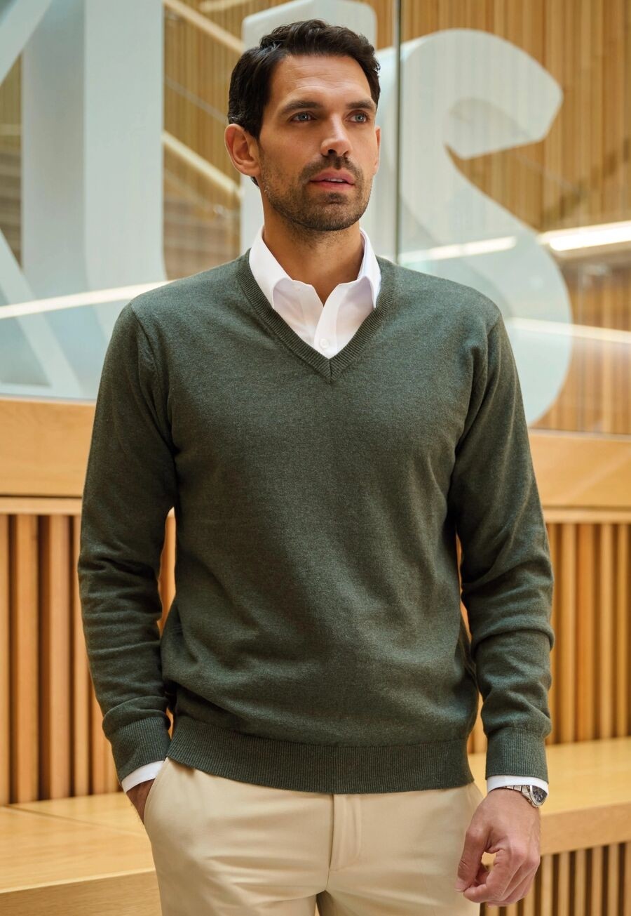 4566 Men's Berlin V-Neck Jumper